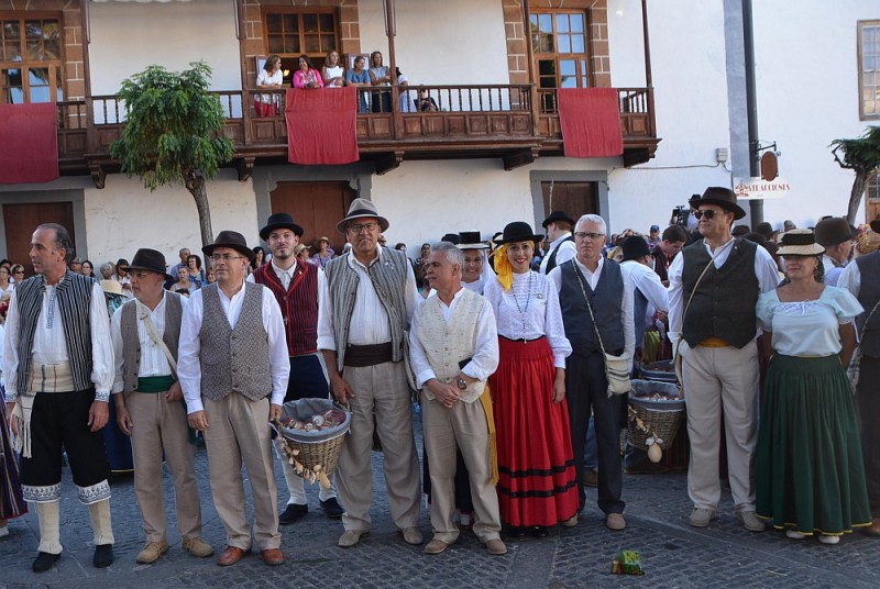 San Bartolom� de Tirajana ofrenda a la Virgen productos de la tierra y del mar