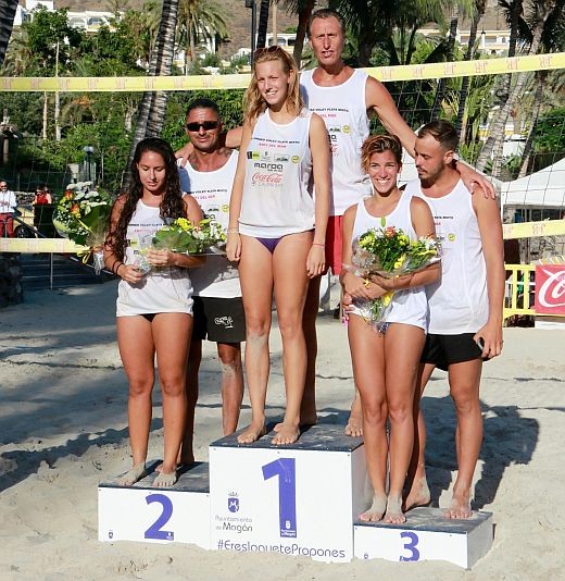 Alessandra Bina y Paolo Bina se alzaron campeones del II Torneo de Voley Playa 