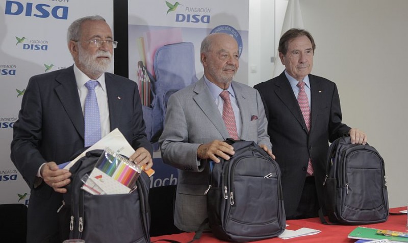DISA y Cruz Roja facilitan la vuelta al cole a m�s de 3.300 ni�os con �Mochilas Llenas�