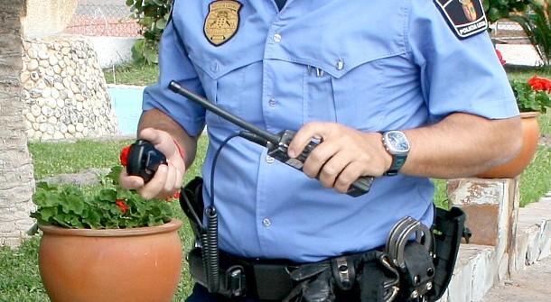 Detenidos dos j�venes por robar en una inmobiliaria de El Tablero