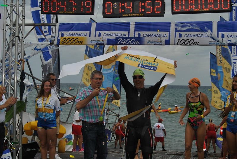 Fernando Mari�n se impone en la V Traves�a a Nado Maspalomas Canaragua 