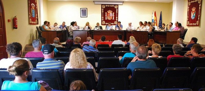 Mog�n aprueba una moci�n institucional instando no cerrar la pesca del at�n del norte