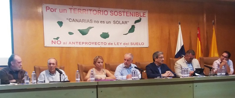 NC moviliza a los ciudadanos contra le ley del suelo