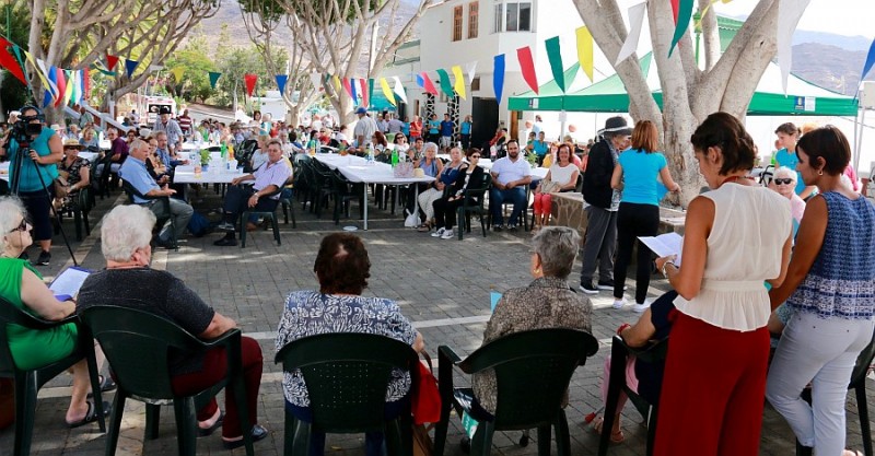 M�s de 300 personas disfrutan de un memorable y divertido Encuentro de Mayores de Veneguera
