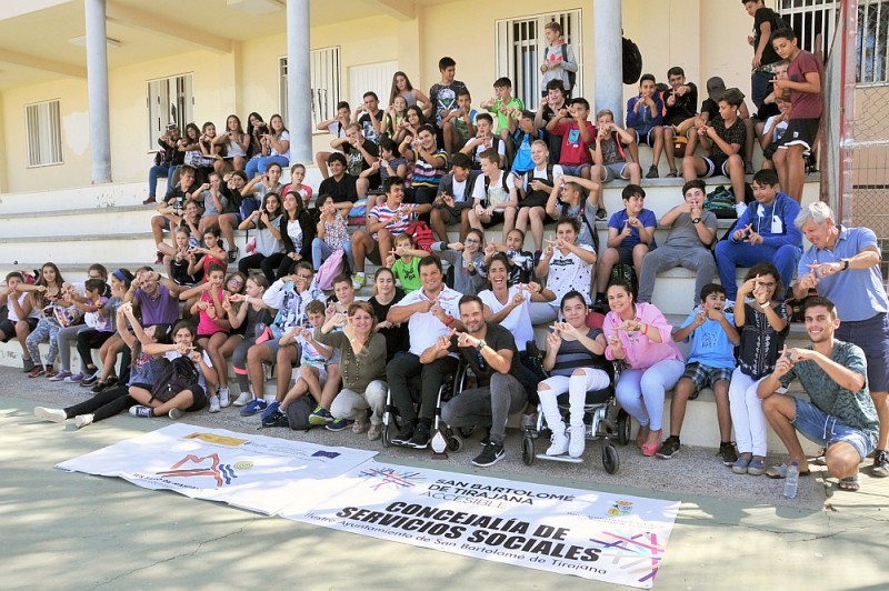 Eduardo Mart�nez sensibiliza sobre inclusi�n a estudiantes del IES Faro 