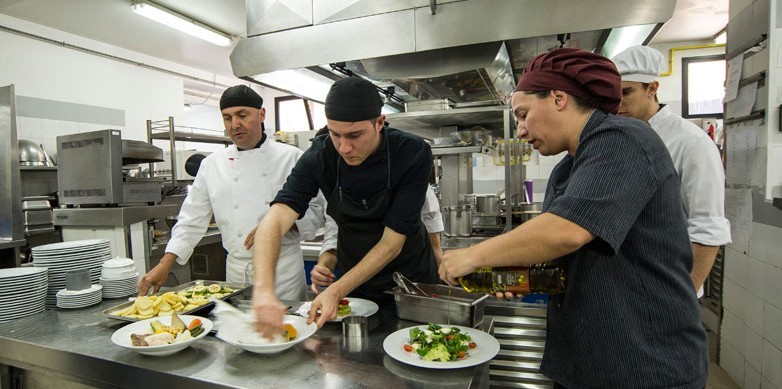 Alumnos de Hoteles Escuela de Canarias elaboran �Delicias de Canarias� en Gran Canaria Me Gusta 2016 