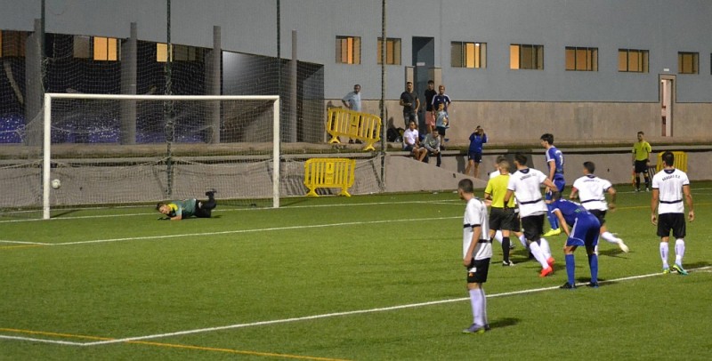 El San Fernando gana 2 - 1 al Arucas con debut de Tino D�niz