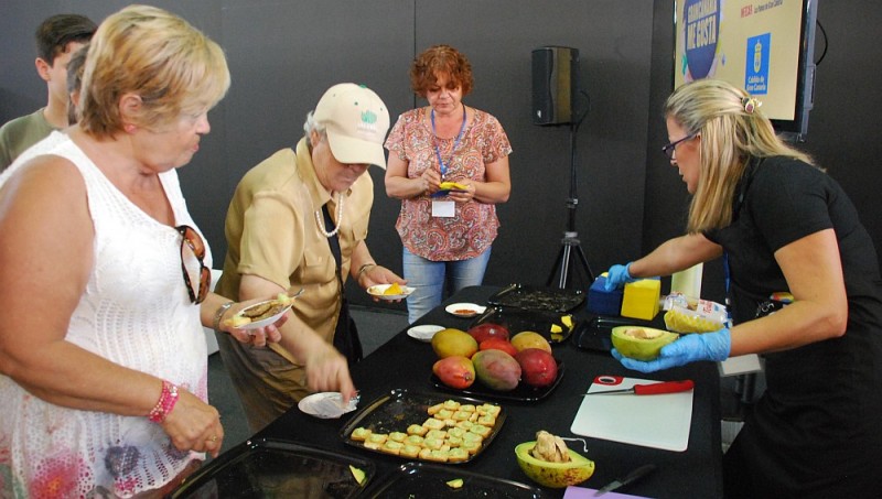 Mog�n expone en la feria Gran Canaria Me Gusta sus mejores aguacates, mangos y bonitos