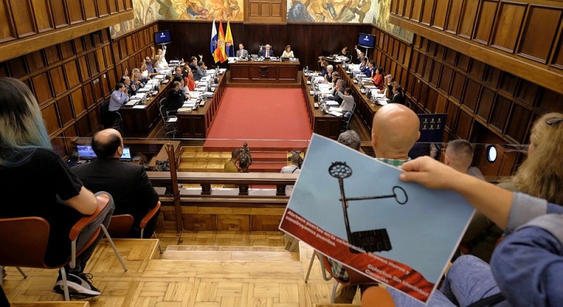 El Cabildo primera instituci�n de Espa�a en disculparse por el caso de los ni�os robados