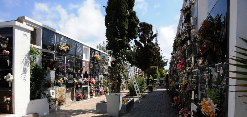 Los cementerios de Tirajana preparan para el D�a de los Difuntos   