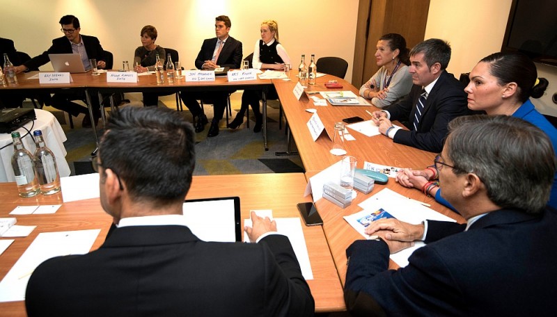 Clavijo presenta en Londres a Canarias como centro log�stico en el Atl�ntico Medio 