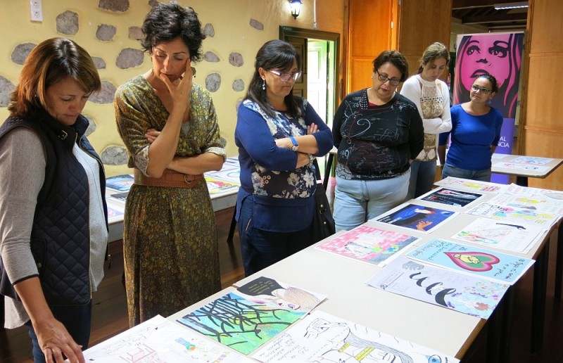 Santa Luc�a recuerda a las mujeres y menores v�ctimas de la violencia de g�nero