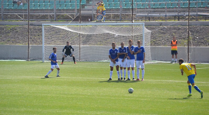 El San Fernando cae 3 - 0 ante el filial amarillo