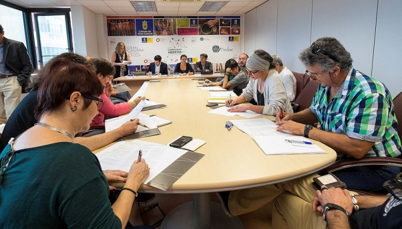 El Cabildo acuerda con Lopesan la instalaci�n de 18 puestos de artesan�a en dos de sus hoteles