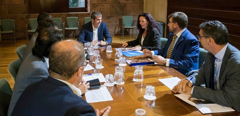 El Gobierno y SSP firman un convenio para el consumo de productos agrarios canarios en los aeropuertos