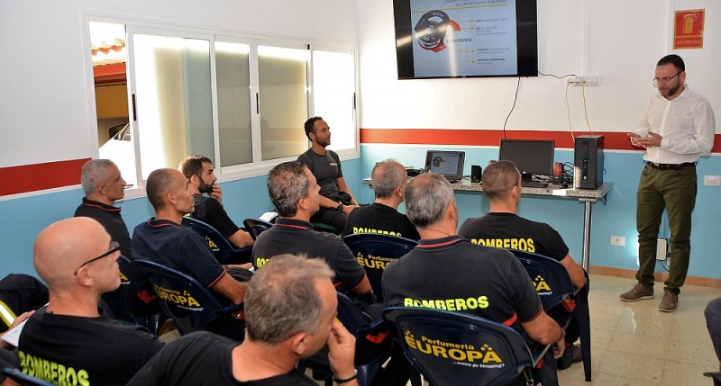 Bomberos de Maspalomas se actualizan con un curso sobre rescate en vertical  