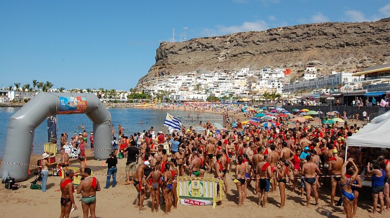 Mog�n bate el r�cord de inscritos en la III Traves�a a Nado Arguinegu�n-Patalavaca 