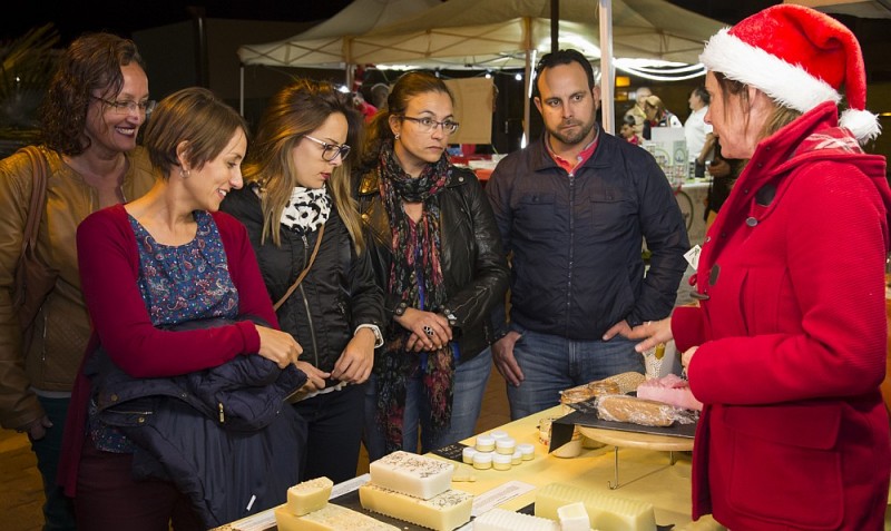 La ZCA de Playa de Mog�n se llena de tradici�n, color y ambiente con su Mercado de Tradiciones 