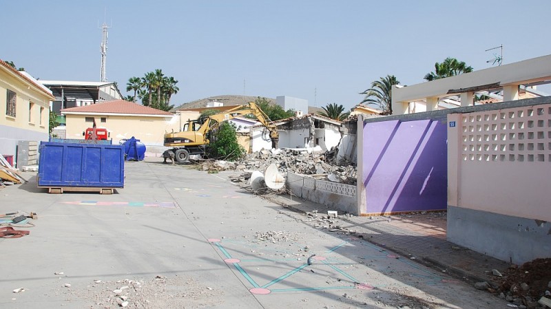 Mog�n comienza la demolici�n de cinco aulas del CEIP Playa de Arguinegu�n 