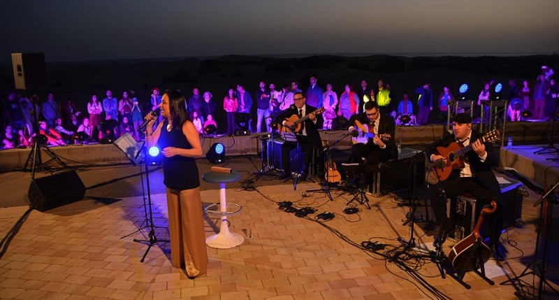 El 2017 se asoma al Mirador de las Dunas de Maspalomas con  Mestisay 