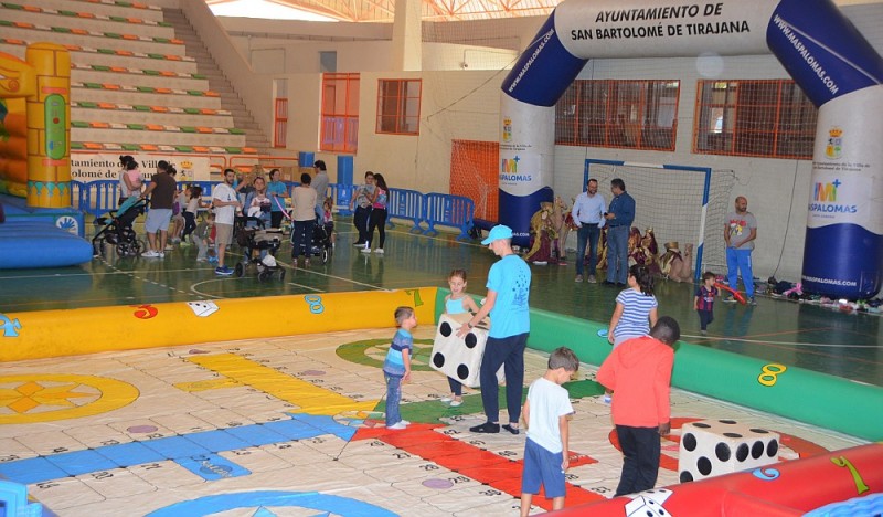 Cientos de ni�os tirajaneros pasan por el ludoparque de Maspalomas 