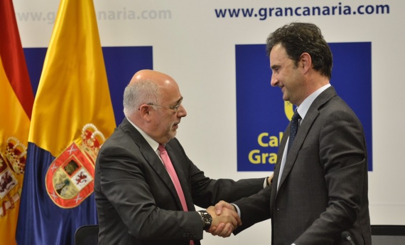 Cabildo y Endesa firman un contrato pionero para el suministro el�ctrico 100 % renovable 