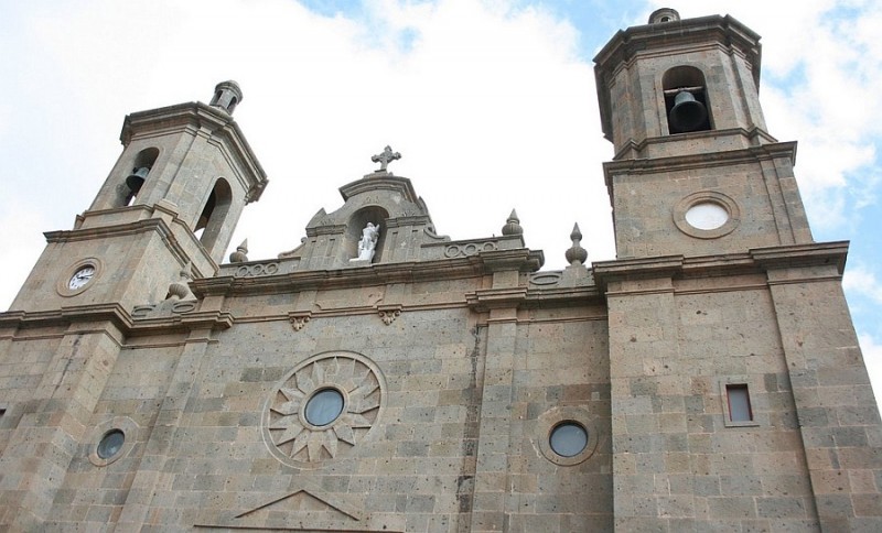 Unas 50.000 personas visitan la iglesia de San Sebasti�n de Ag�imes 