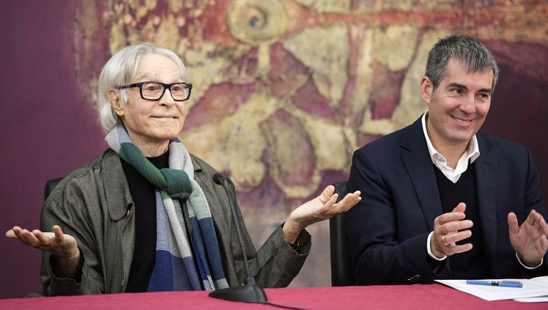 Pepe D�maso dona m�s de 6.000 obras al pueblo canario