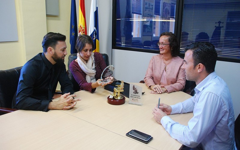 Mog�n reconoce el m�rito profesional del barbero Juan Jos� Segura