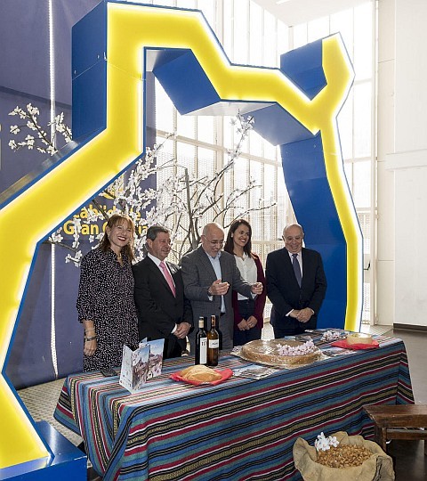 Tejeda celebra la  fiesta del almendro en flor cargada de canariedad y tradiciones