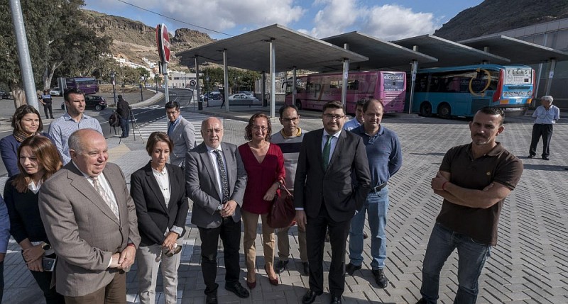 Antonio Morales y Onalia Bueno inauguran la nueva �Estaci�n Preferente� de guaguas de Playa de Mog�n