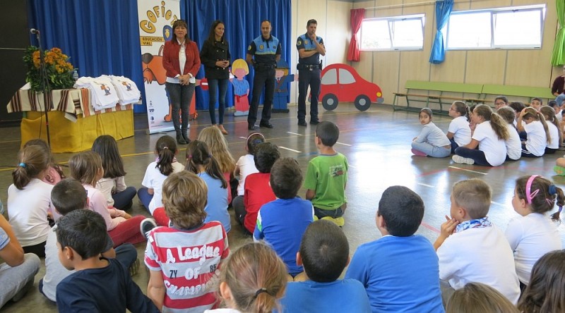 Los escolares del CEIP La Zafra reciben el carnets de �Policia Infantil� 