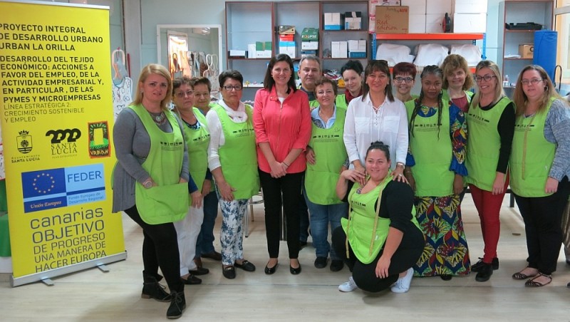 Cerca de 30 desempleadas de Santa Luc�a se ocupan en cursos de Confecci�n Textil y Poda