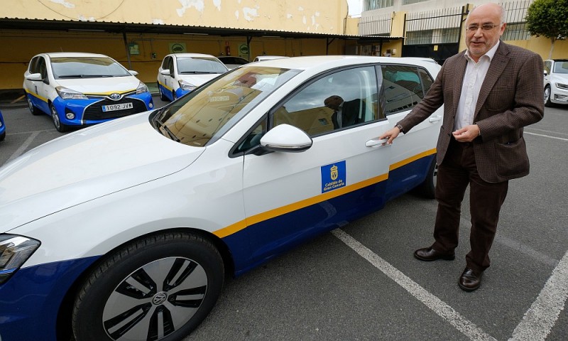El Cabildo presenta 13 veh�culos el�ctricos e h�bridos 