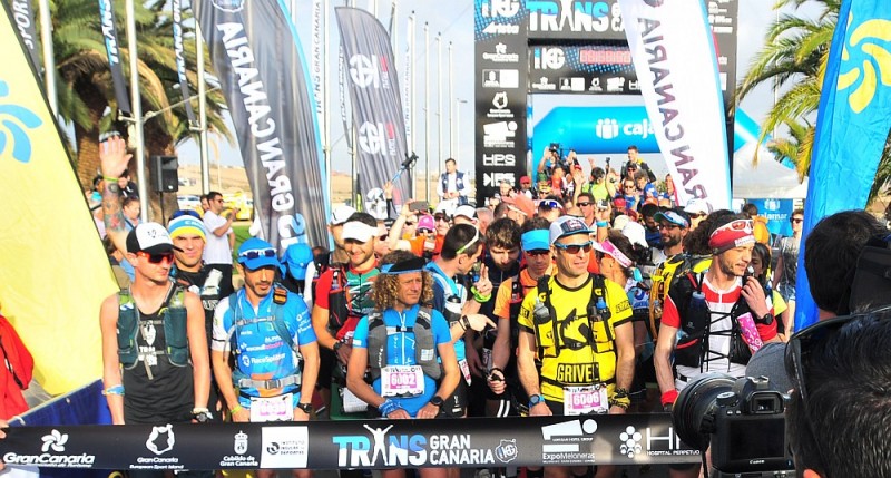 Maspalomas da la salida a los primeros cien corredores  de la Transgrancanaria HG 2017   