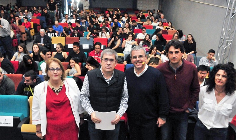 Tirajana motiva a j�venes para afrontar los retos del futuro inmediato