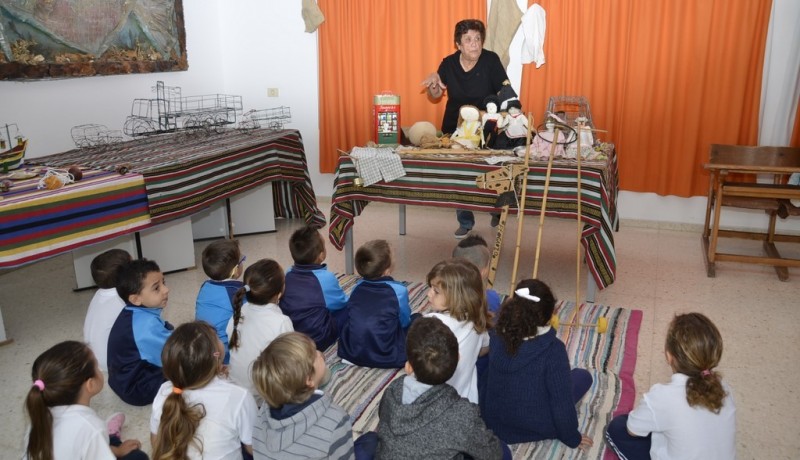 El Pajar disfruta con los cuentos de los abuelos 