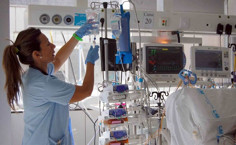 Especialistas del Insular en Medicina Intensiva defienden su profesionalidad 