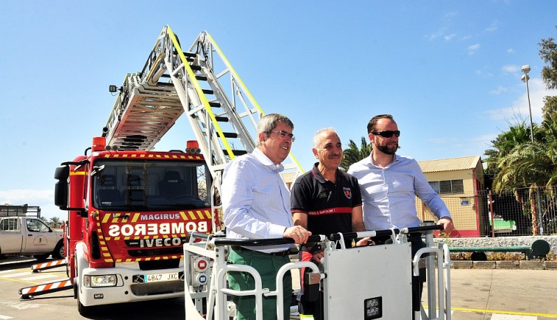 Los Bomberos de Maspalomas cuenta con el cami�n escala m�s avanzado de Canarias   