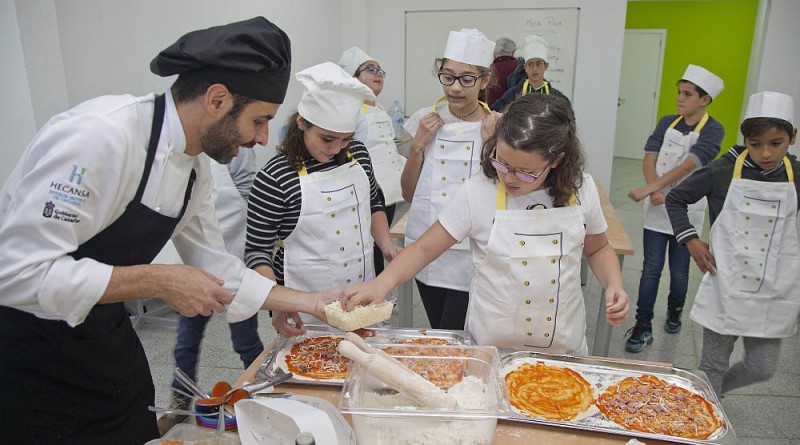 Un total de 20 �mini chef� invaden las aulas de Hecansa en Melenara