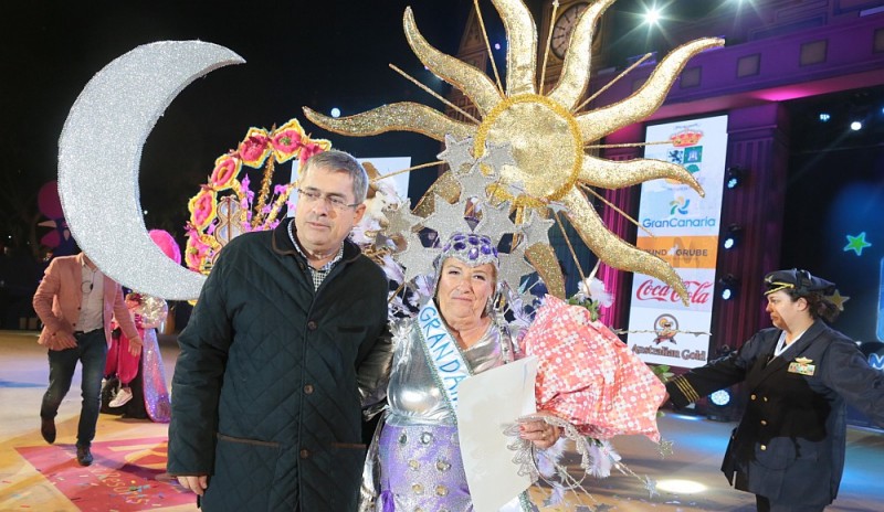Julia Ara�a, del Centro de Mayores de El Pajar, Gran Dama del Eurocarnaval