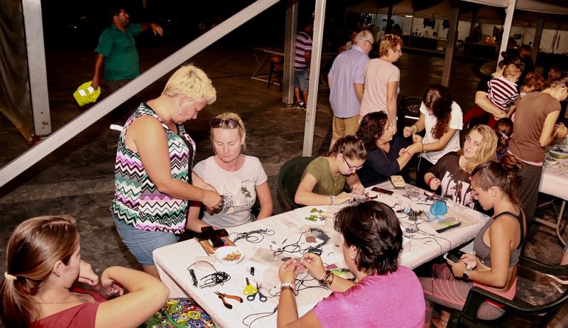 Mog�n clausura los actos de D�a de la Mujer con el grupo femenino Mariand�