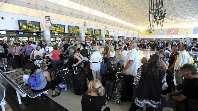Los aeropuertos canarios registran en febrero m�s de 3,3 millones pasajeros