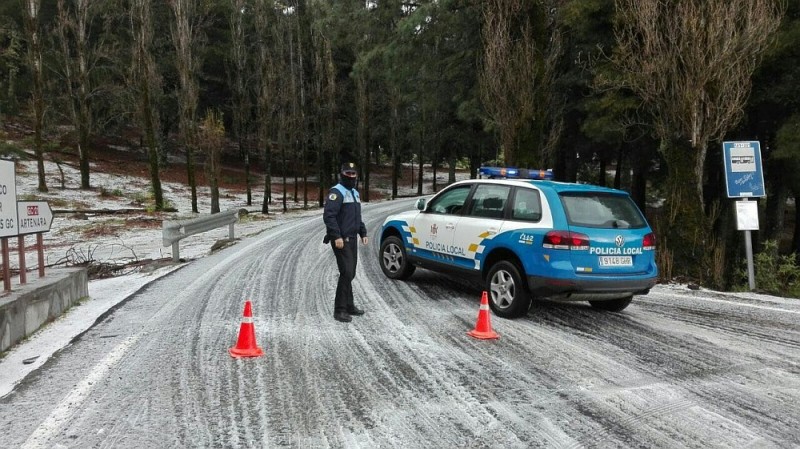 El Cabildo cierra dos v�as del centro y pide evitar salir dada la granizada ca�da