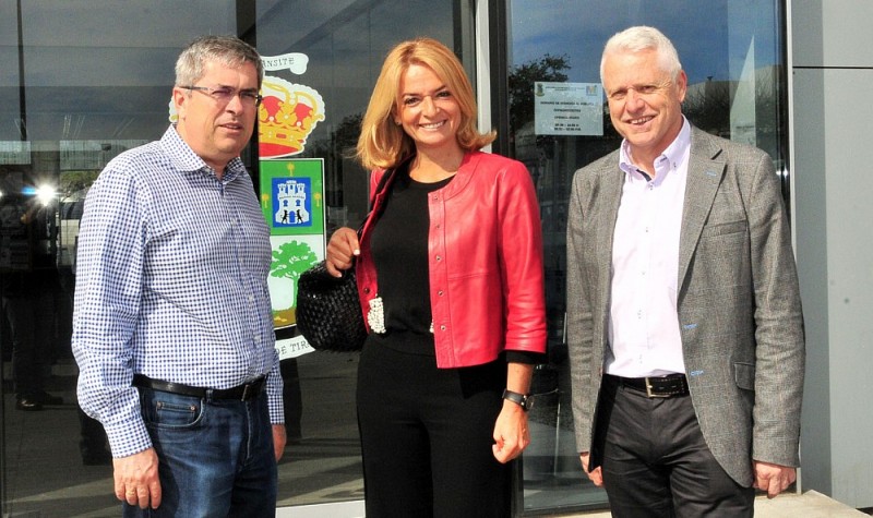 El alcalde Tirajanero radiograf�a la situaci�n de la salud p�blica local a la directora de �rea   