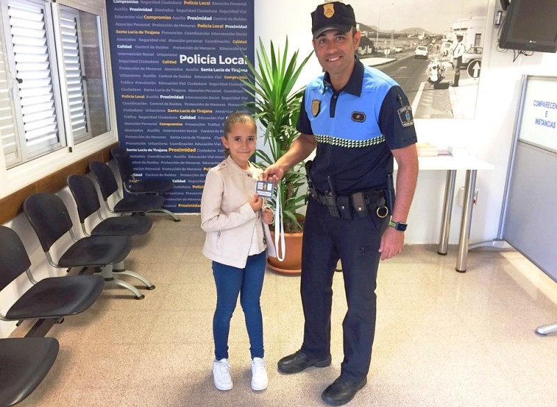 Santa Luc�a reparte tarjetas para la localizaci�n de menores en eventos