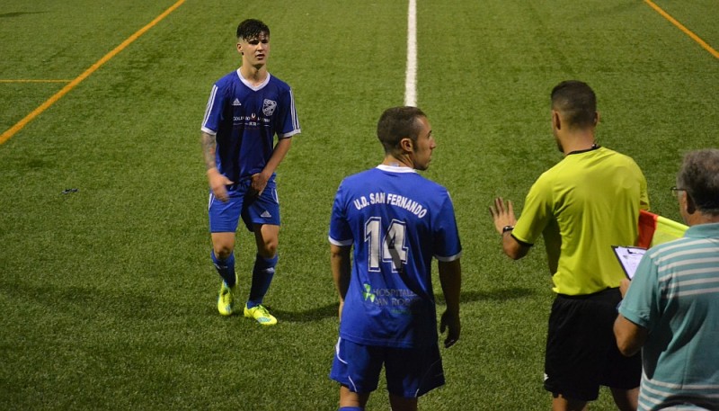 Un San Fernando remol�n cae ante un ambicioso Lanzarote 1 - 2