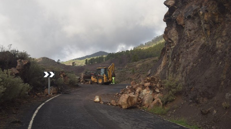 El Cabildo inicia las obras de mejora de la carretera a la presa de Chira