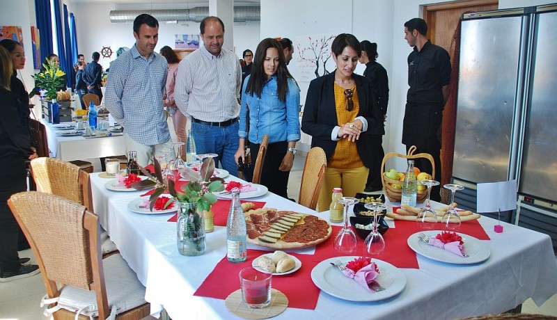 Mog�n forma a 30 desempleados en hosteler�a y restauraci�n 