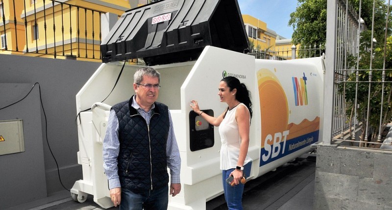 NC-SBT solicita la retirada de la basura junto al parque infantil de San Fernando